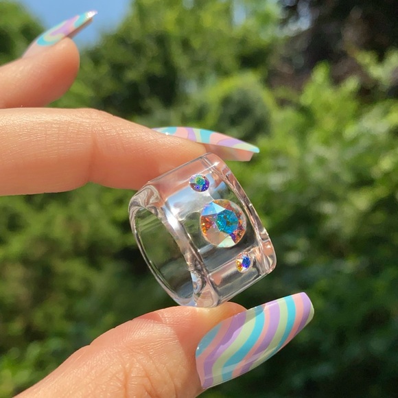 Clear Acrylic Lucite Cube Ring With Aurora Borealis Swarovski Crystal Rhinestone - Picture 7 of 14